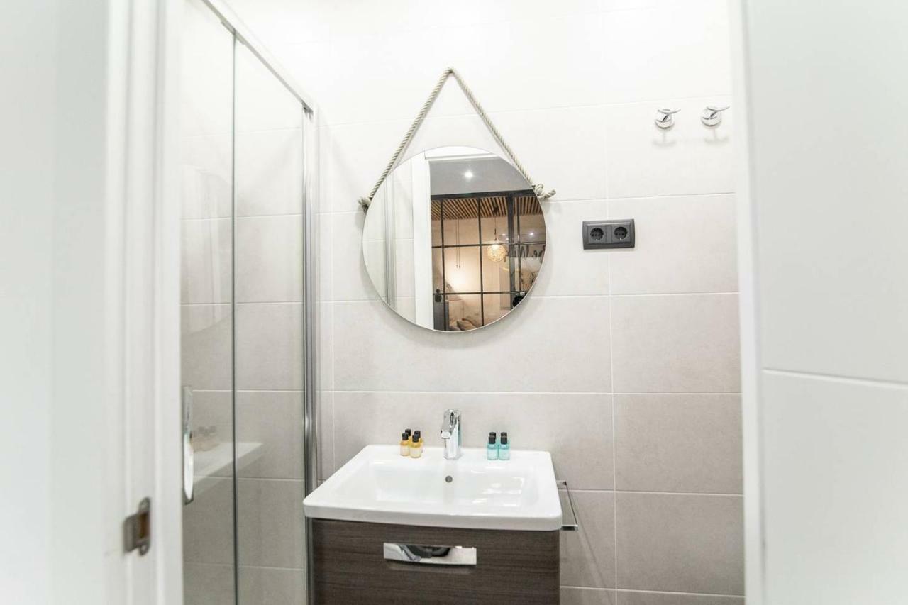 Cozy And Modern Apartment For 4 In Мадрид Екстериор снимка